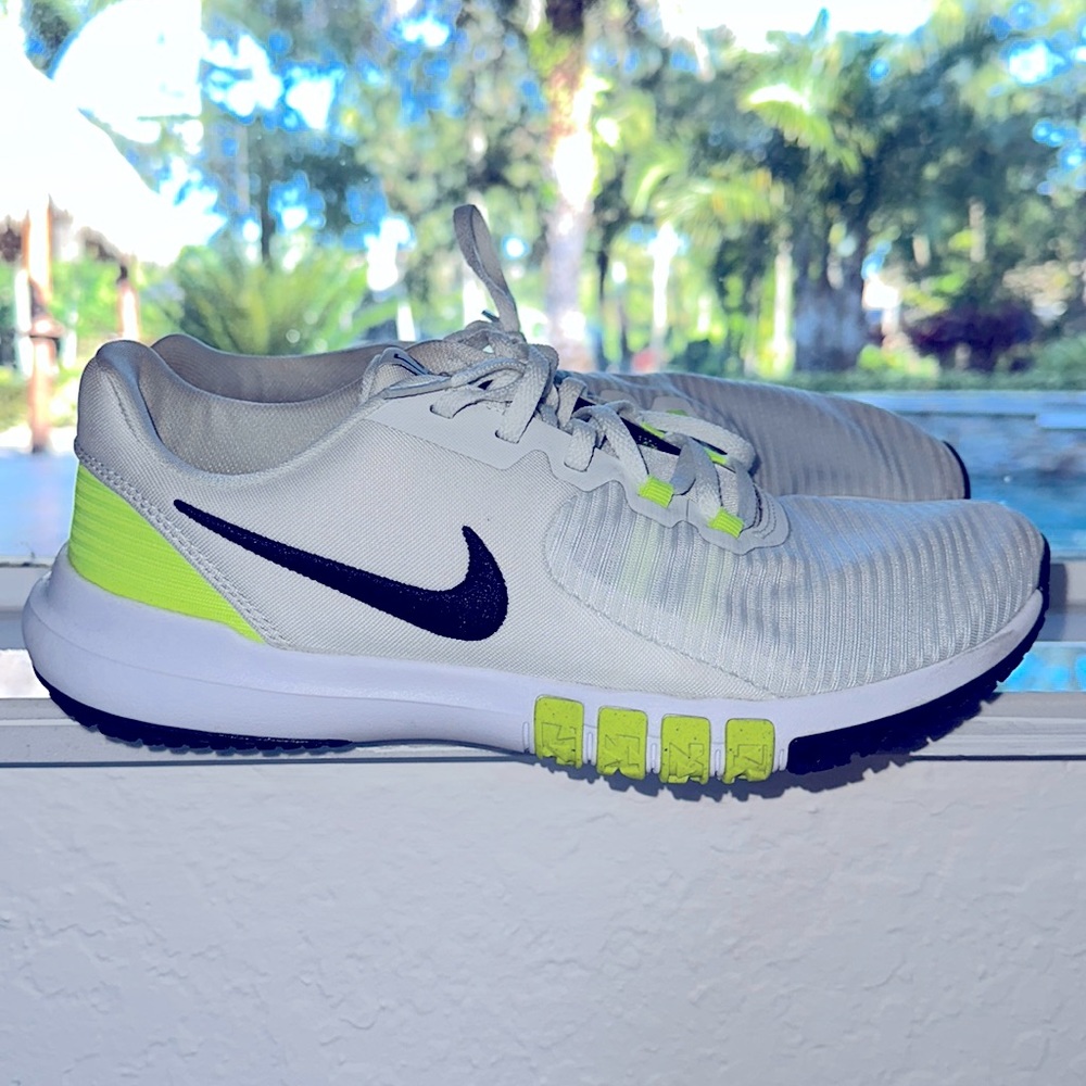 Men’s Nike sneakers